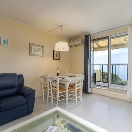 Seaview Frida - Happy 里耶卡