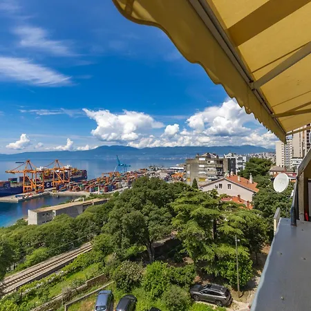 Daire Seaview Frida - Happy